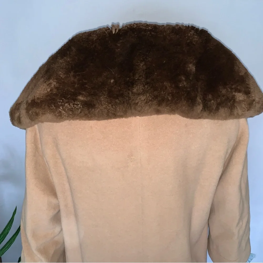 v i n t a g e :: Glamorous Soft Luxe Wool Thick Fur Collar Coat - Picture 12 of 16